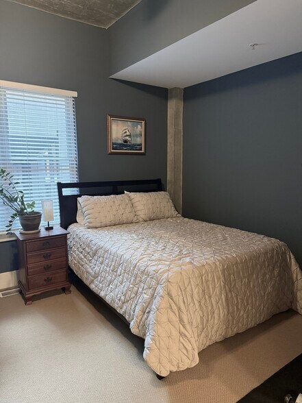 Building Photo - 444 S Blount St