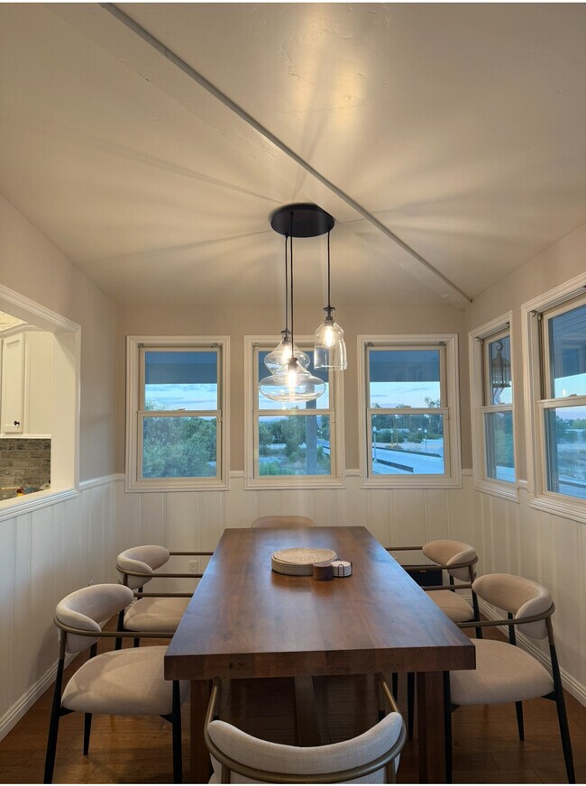 Building Photo - 42405 Ivy St