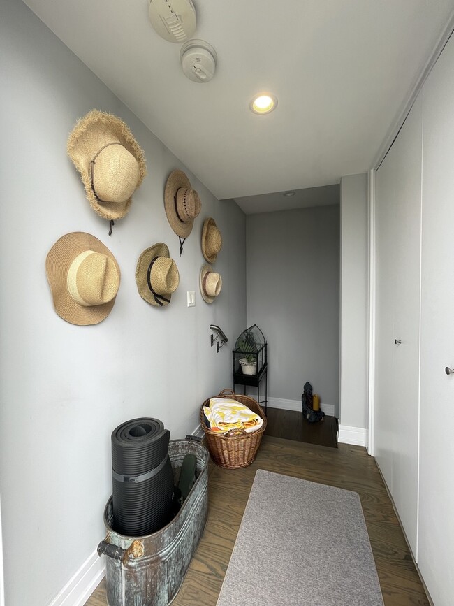 Building Photo - 2848 N Damen Ave