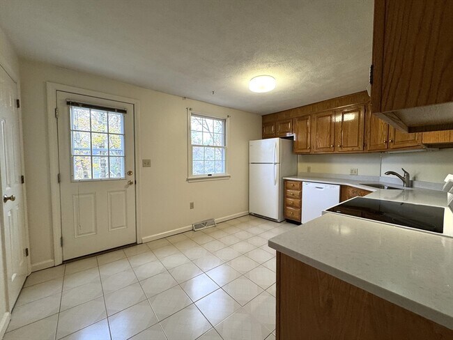 Building Photo - 224 Park St