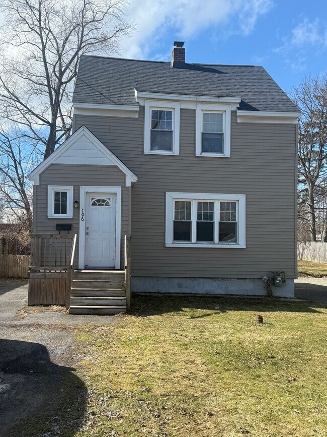 Building Photo - Great Mattydale 3 Bed 1 Bath Colonial