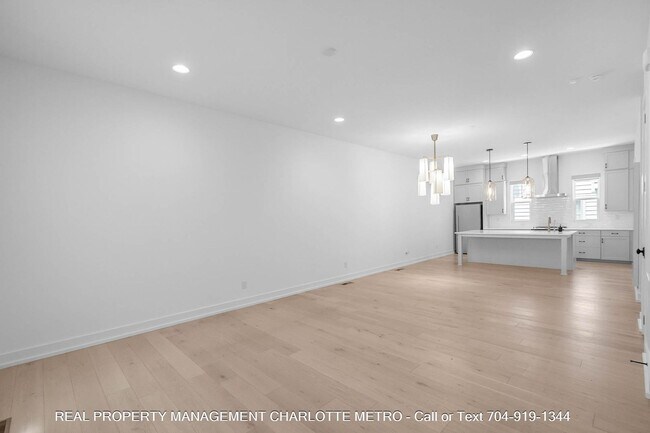 Building Photo - 1609 Parkwood Ave
