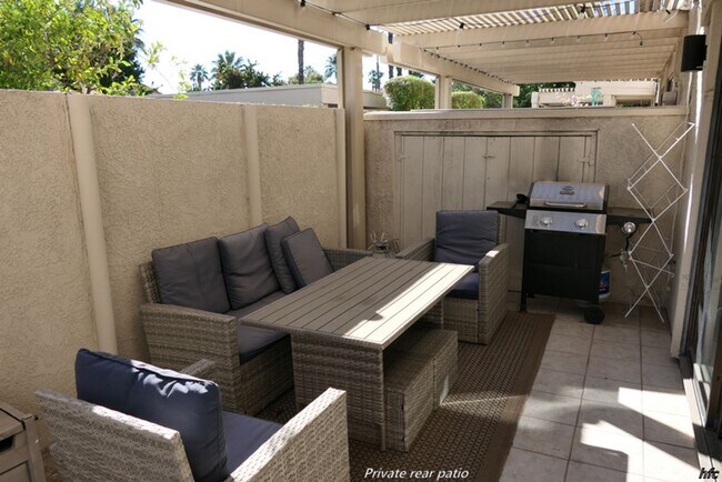 Building Photo - Mountain Shadows AMAZING villa, Seasonal OR Long Term