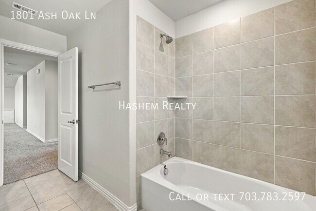 Building Photo - 1801 Ash Oak Ln