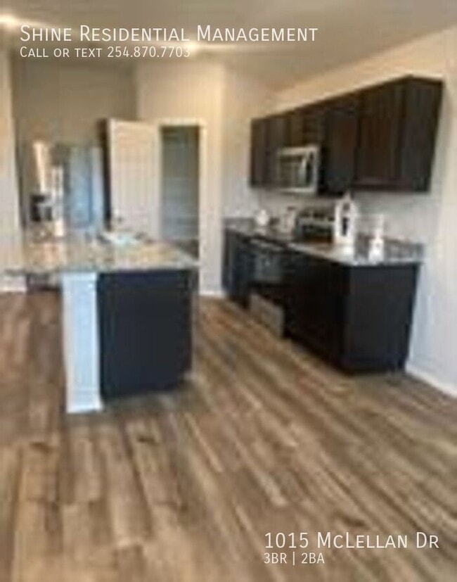 Building Photo - 1015 McLellan Dr