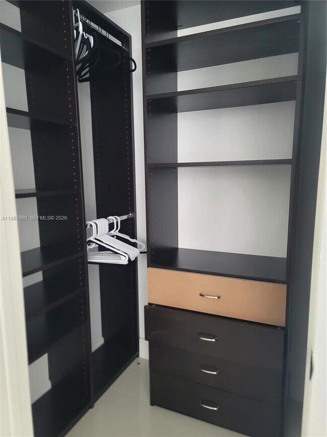 Building Photo - 475 Brickell Ave