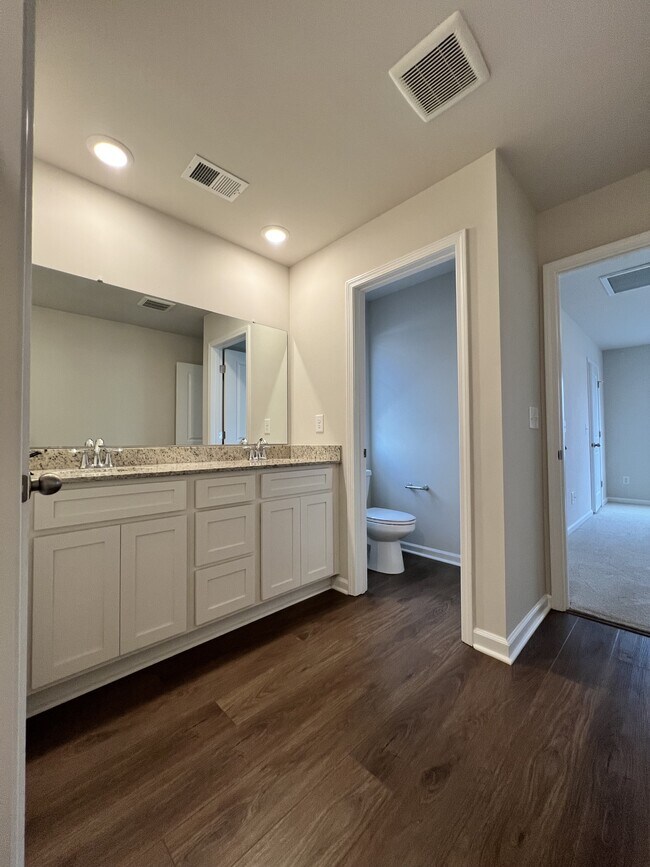 Building Photo - 199 Kitti Wake Dr