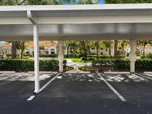 Building Photo - North Naples Condo for Rent- 2 Bedroom in Piper's Grove