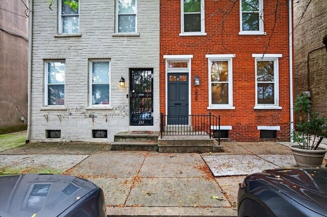 Building Photo - 255 New Holland Ave