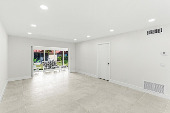 Building Photo - 733 Nantucket Cir