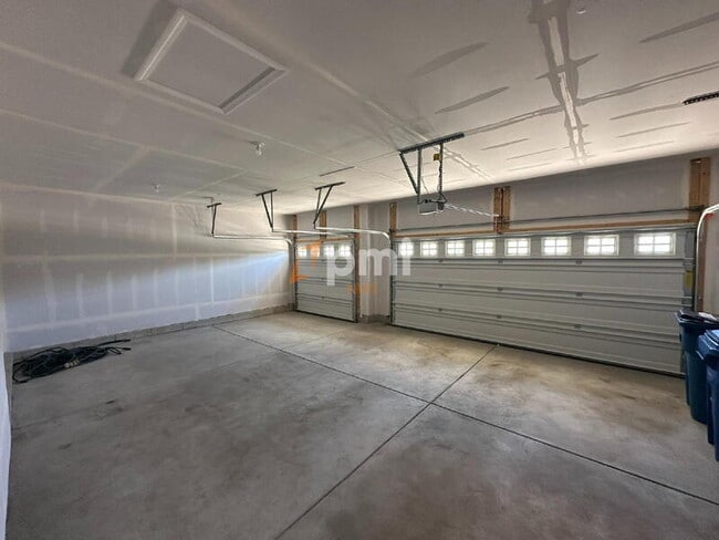 Building Photo - 2080 E 110th Ln