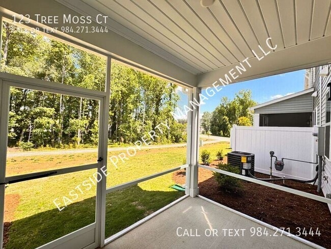 Building Photo - 123 Tree Moss Ct