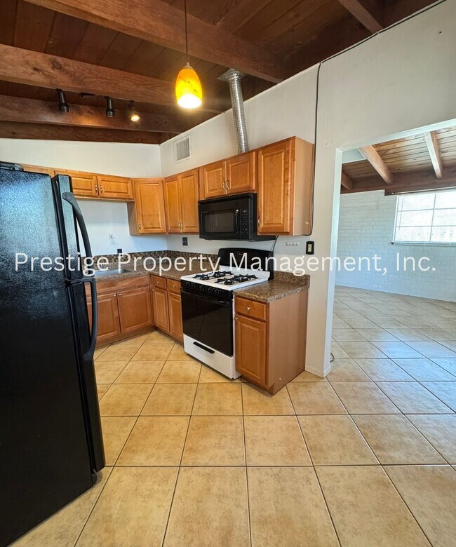 Building Photo - 1348