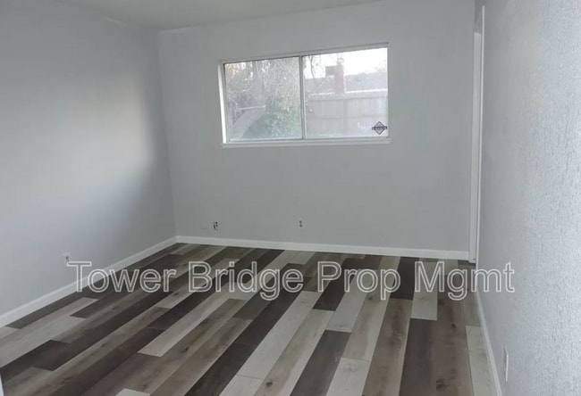 Building Photo - 10666 Van Stralen Way