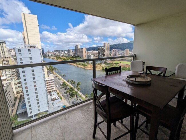 Building Photo - Island Colony 1-Bed 1-Bath, Sweeping Mount...