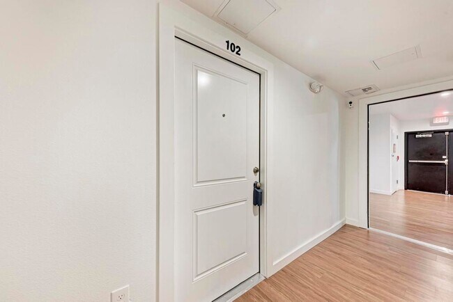 Building Photo - Park Avenue 102