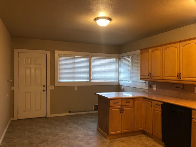 Building Photo - 7902 Clinton Ave