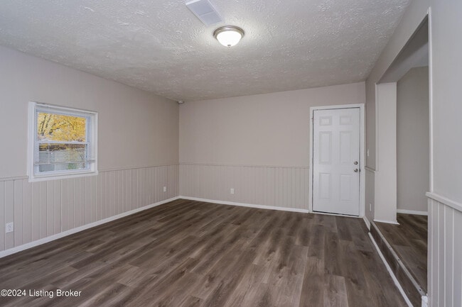 Building Photo - 8903 Willowcreek Dr