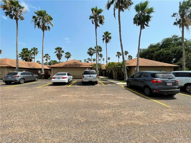 Building Photo - 624 S Pleasantview Dr