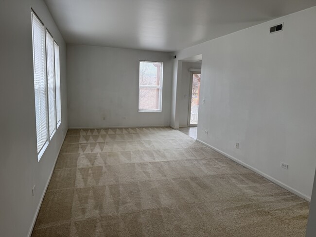 Building Photo - 111 W Chatham Ln