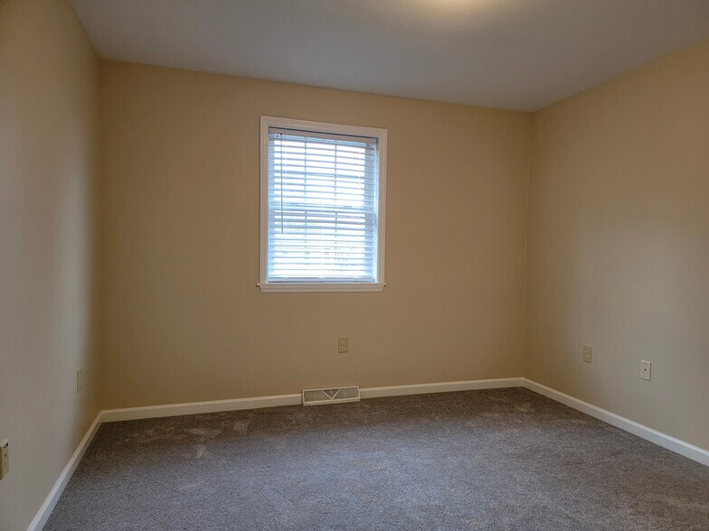 Building Photo - 336 Cardinal Ln