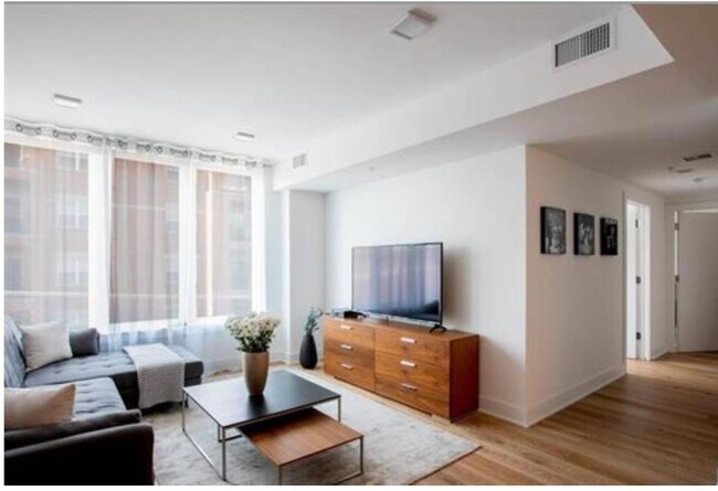 Building Photo - 1101 Grand St