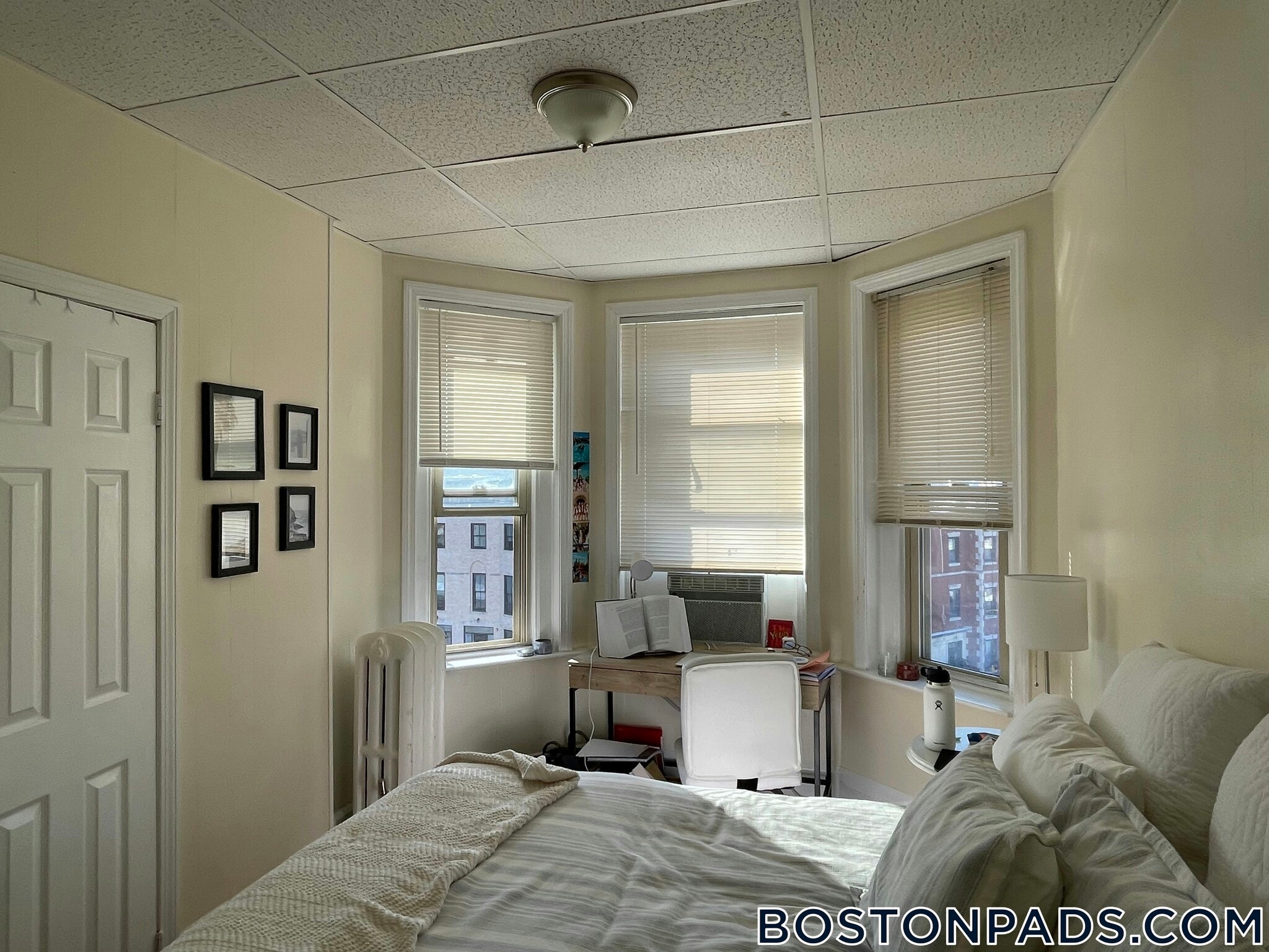 Building Photo - 879 Beacon St