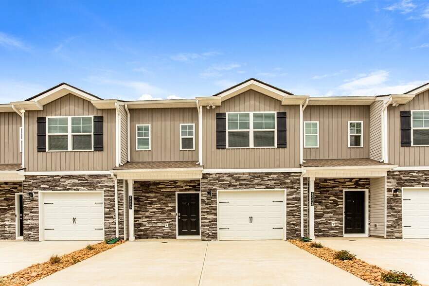 Building Photo - 2444 Legg Ln