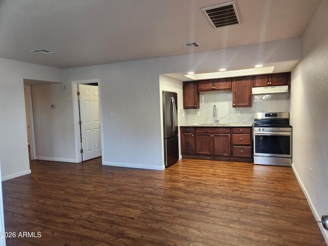 Building Photo - 918 E Garfield St