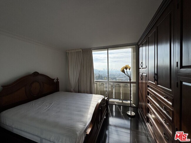 Building Photo - 4411 Los Feliz Blvd