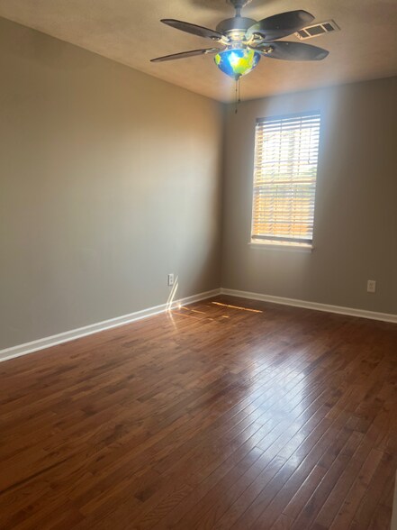 Building Photo - 4404 Stoneview Dr