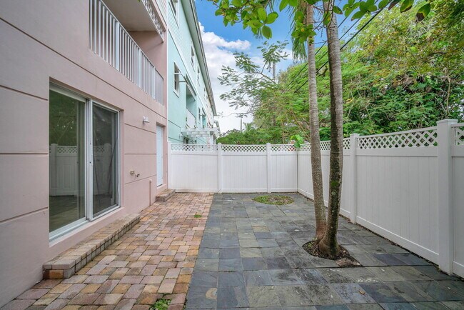 Building Photo - 477 NE 1st St