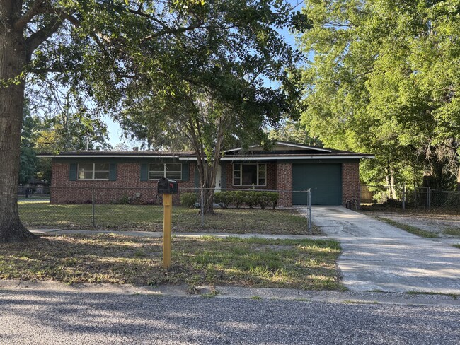 Primary Photo - 7525 Sharbeth Dr S