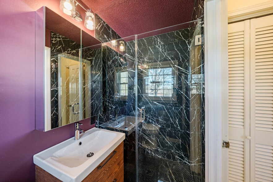 Primary Bath - 510 Hemingway Dr