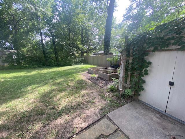 Building Photo - 311 Maplewood Dr