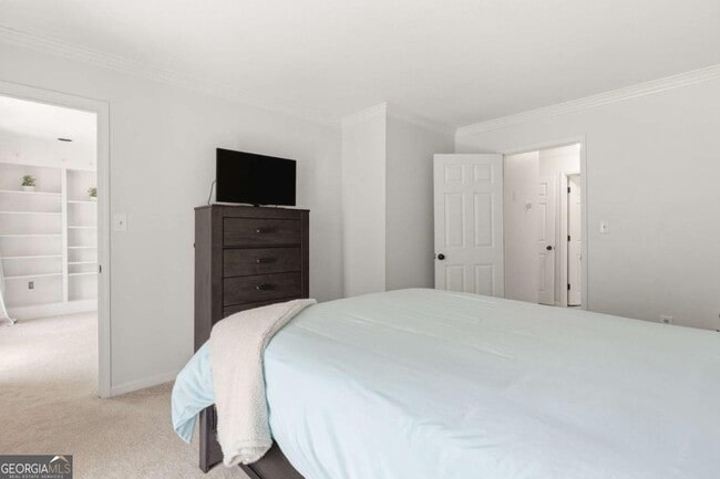 Building Photo - 24307 Plantation Dr NE