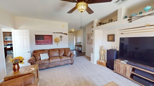 Building Photo - 3-Bedroom/2.5-Bathroom in Alamogordo, NM