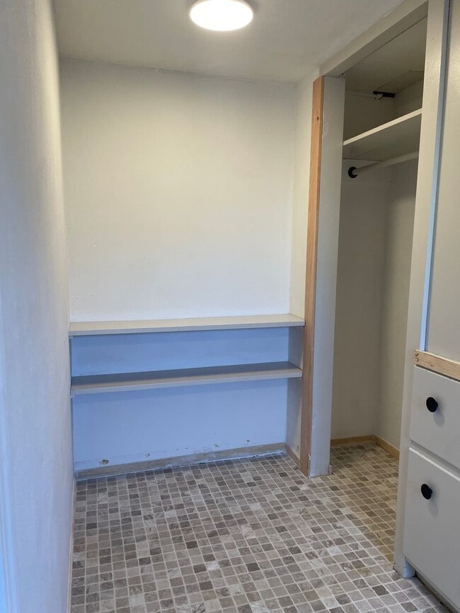 Building Photo - Remodeled Basement Apartment, 3 Bedrooms!