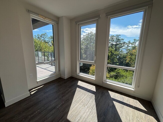 Building Photo - Southwest Corner Stunner at One25 – Lake V...