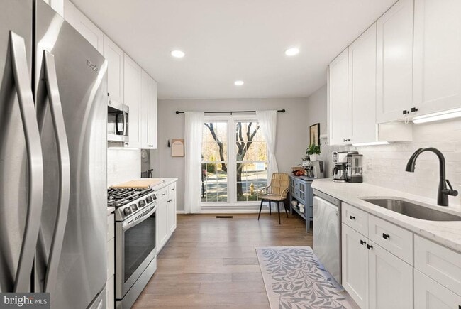 Building Photo - 7393 Colton Ln