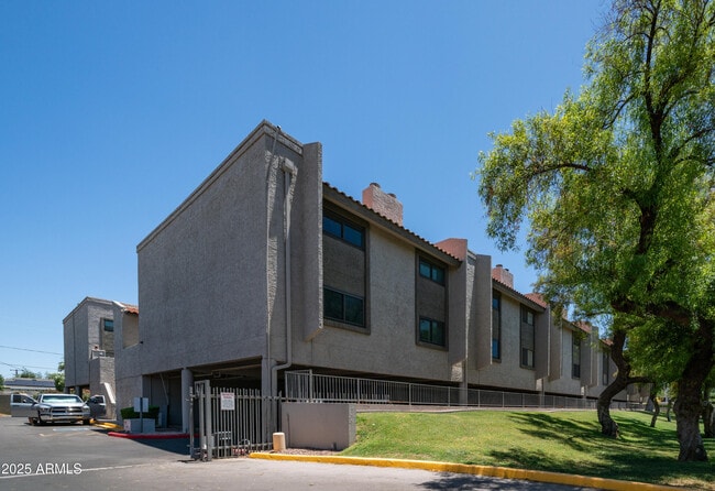 Building Photo - 2615 Hayden Rd