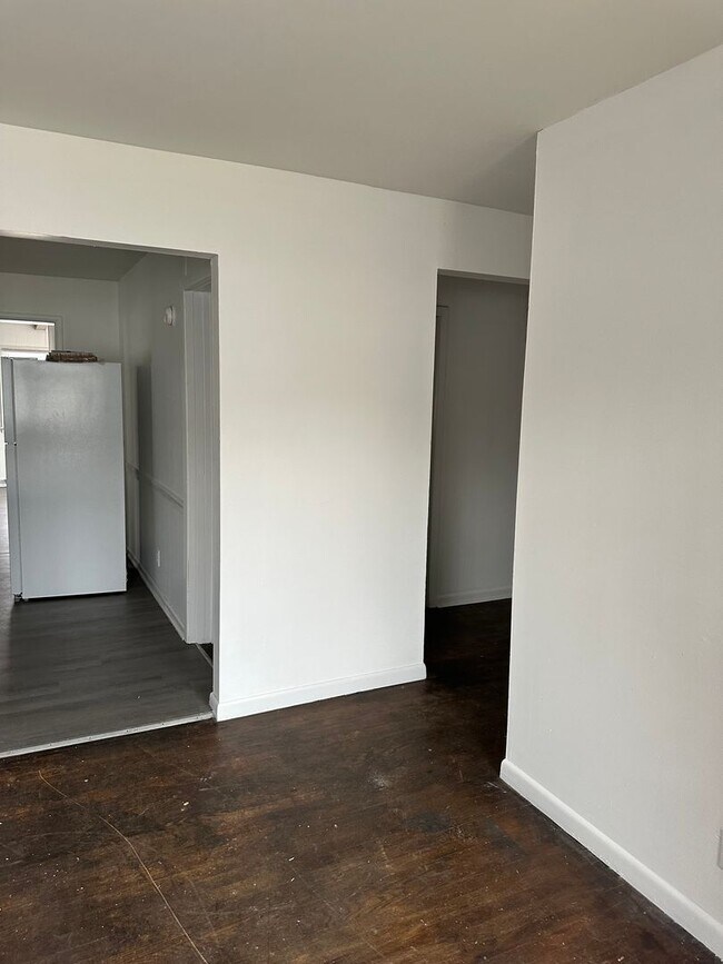 Building Photo - 3203 Old Forest Rd