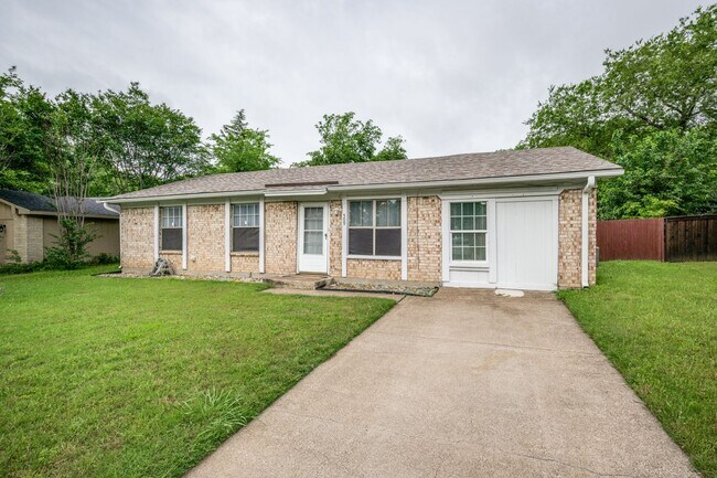 Building Photo - 509 Woodford Ln