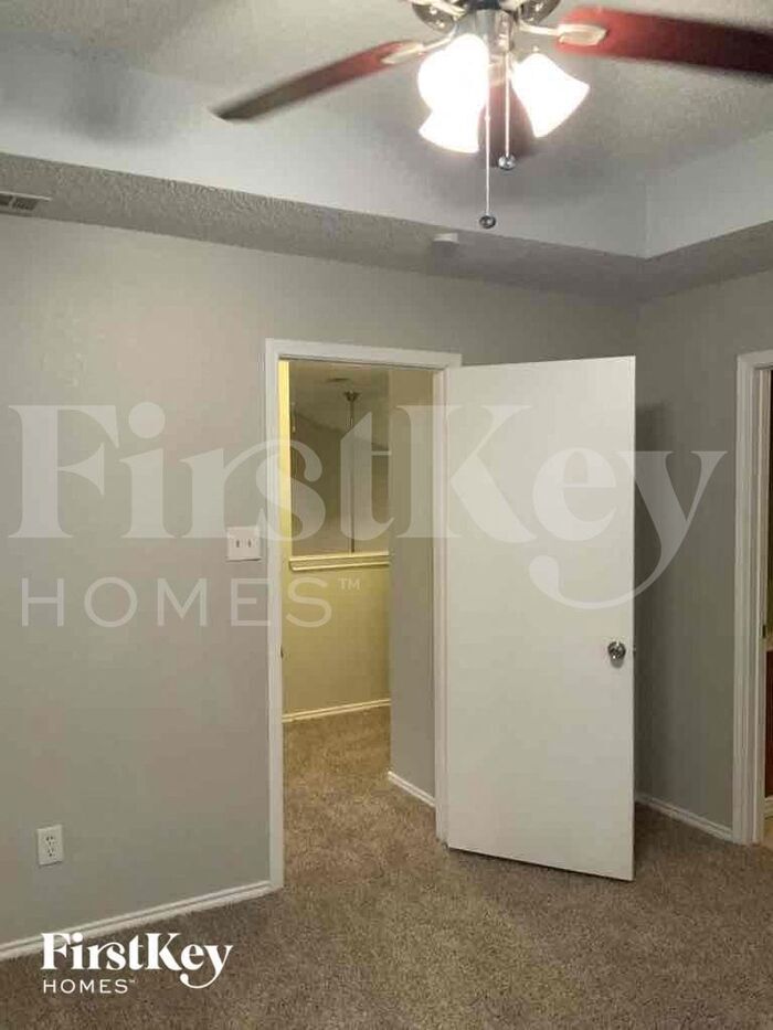 Building Photo - 1150 Lombard Ln