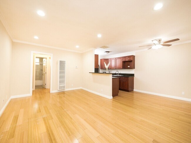 Building Photo - 3930 Inglewood Blvd