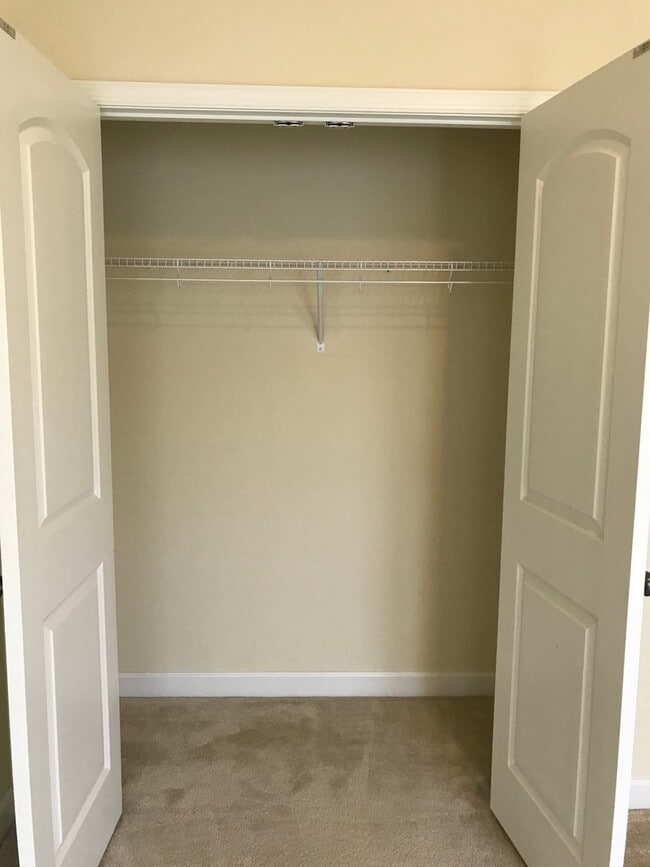 Building Photo - Spacious & Updated 3BR/3BA Home Near Shopping & Interstate Access!