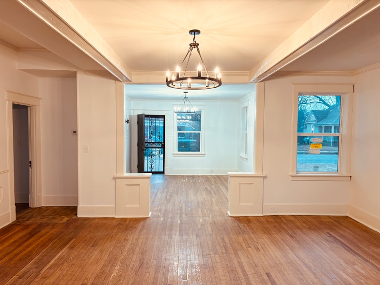 Building Photo - 1964 Young Ave