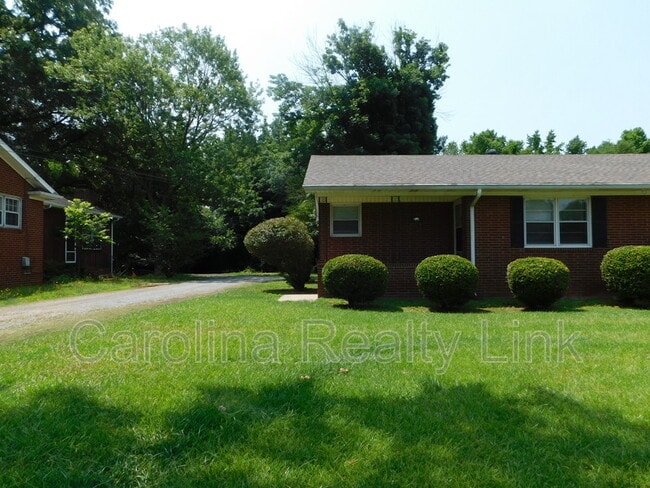 Primary Photo - 6119 Tuckaseegee Rd