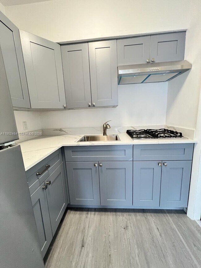 Building Photo - 600 SW 16th Ave