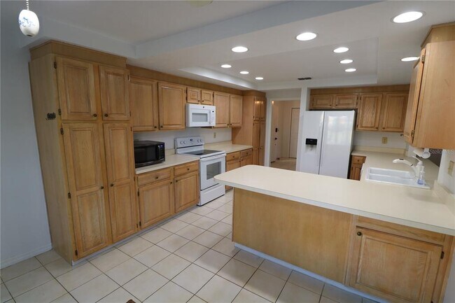 Building Photo - 5424 Saddlebrook Way